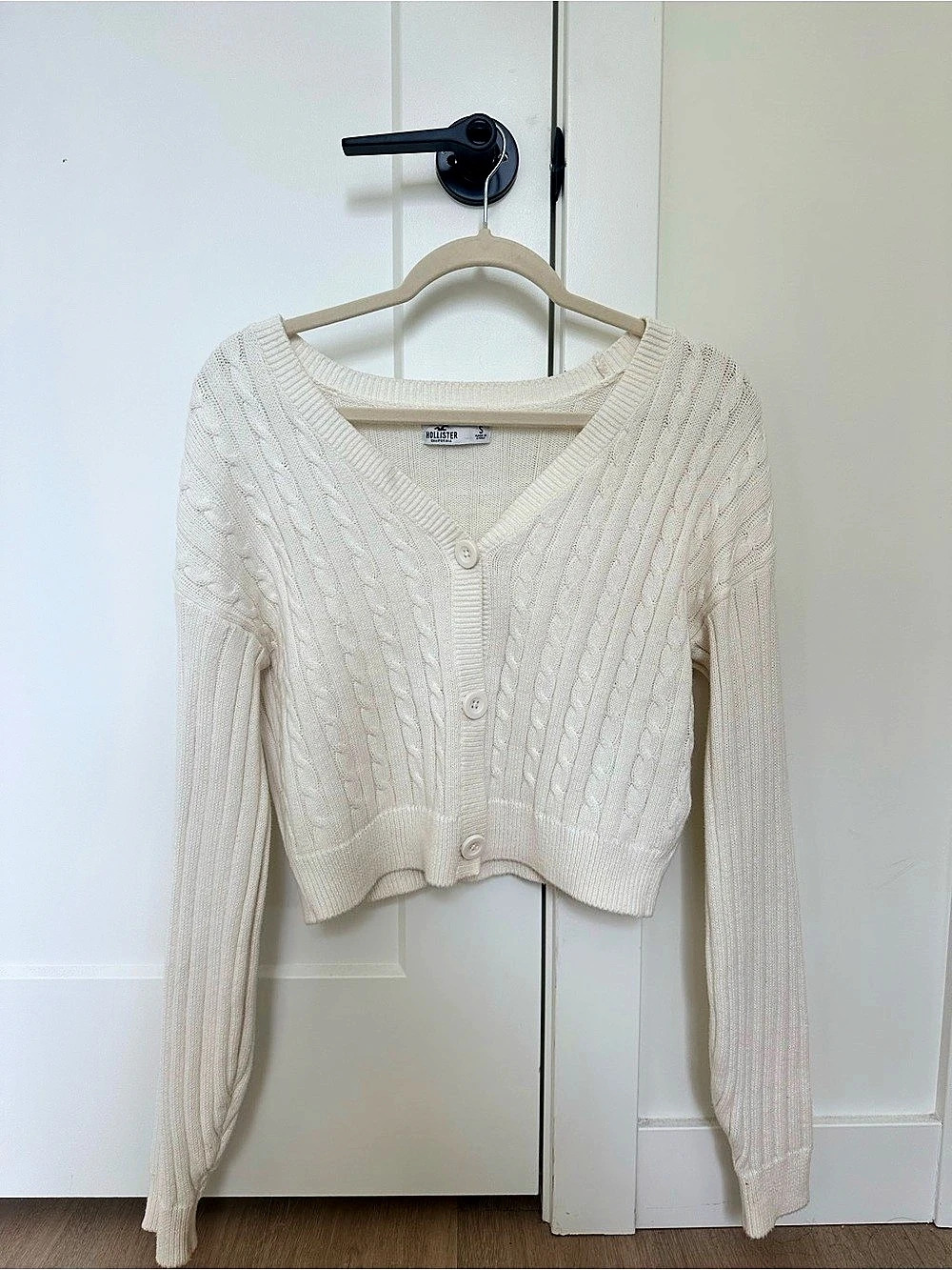 Hollister Cable Knit Cropped Cardigan in Cream - Size Small